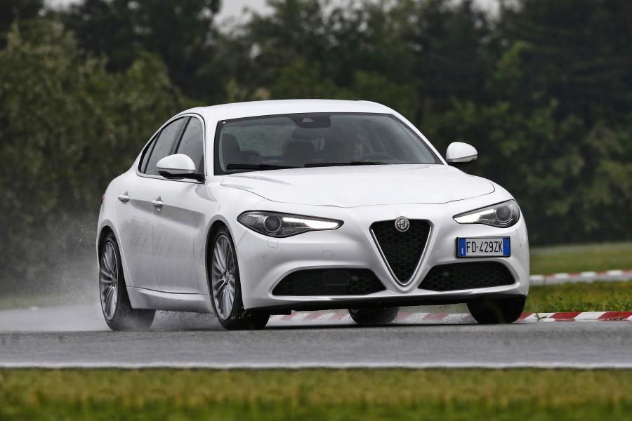  Alfa Romeo Giulia 2016 года  (WW) (фото 6 из 42)